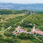 Three-bedroom In 別荘 Kruševo