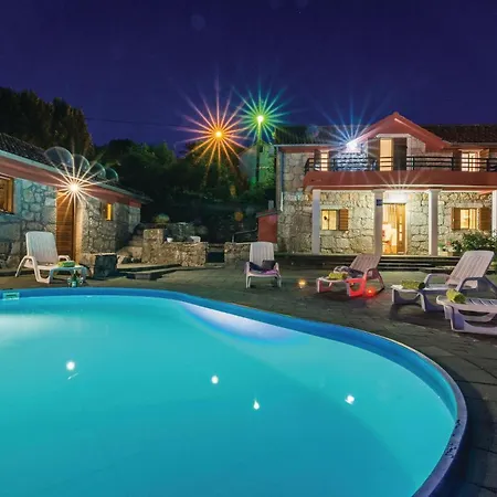 Σπίτι διακοπών Three-bedroom In *