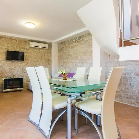 Three-bedroom In Kruševo