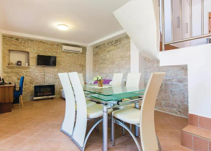 Three-bedroom In Kruševo