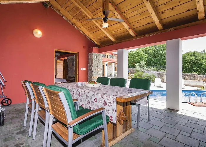 Three-bedroom In Vakantiehuis *